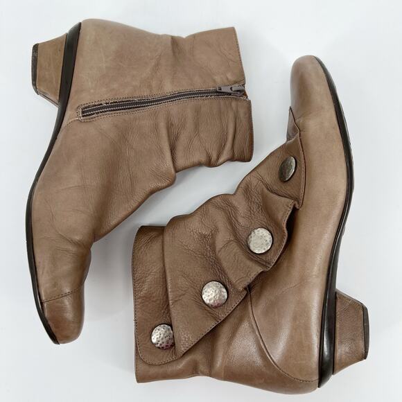 Eric Michael Soho Ankle Boot Womens EU 41 US 9.5 Brown Tan Leather Button Ruffle - Picture 5 of 10